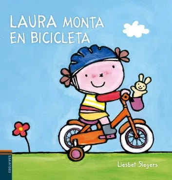 Laura monta en bicicleta