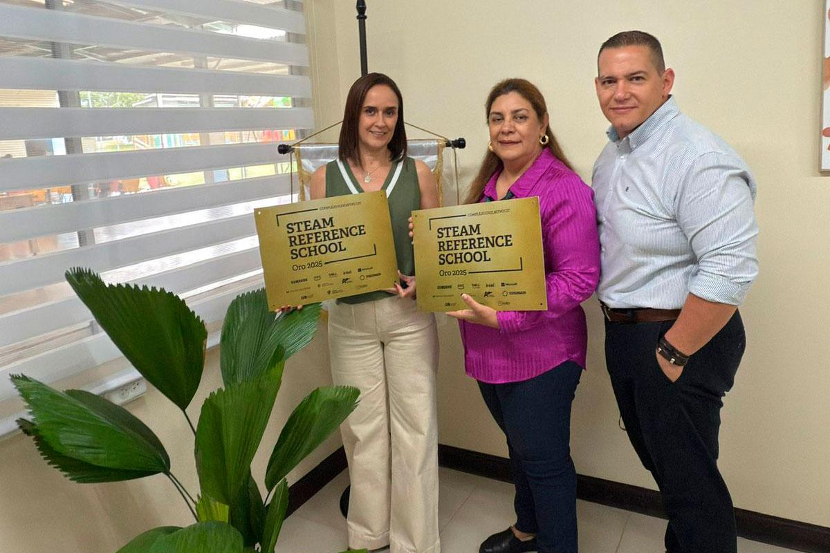 Entrega placa SRS Costa Rica